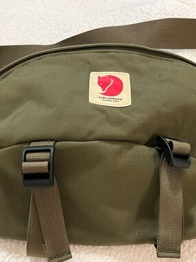 Fjallraven Olive Green Belt Bag with Red Logo Patch Ulvo hip bag